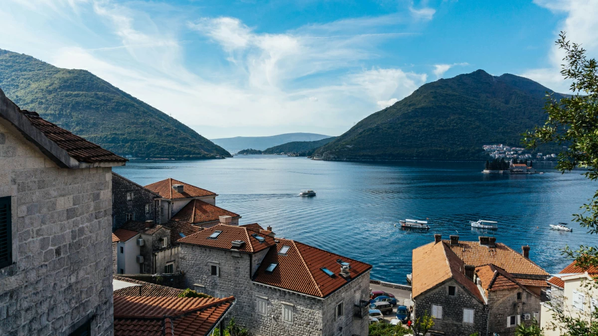 Виза в Черногорию для россиян может стоить 35 евро