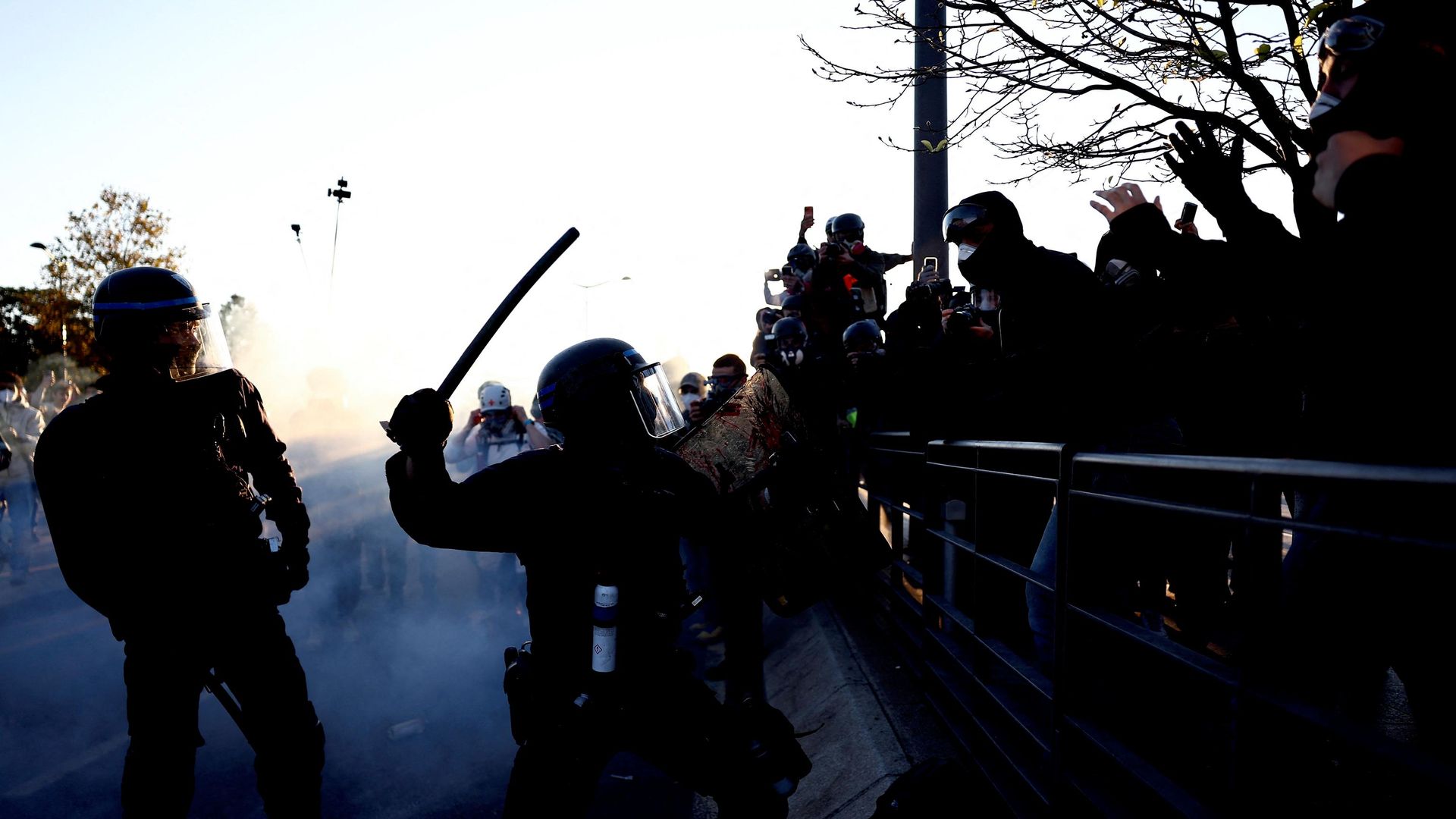 Во Франции задержали более 510 человек на протестах против роста стоимости жизни