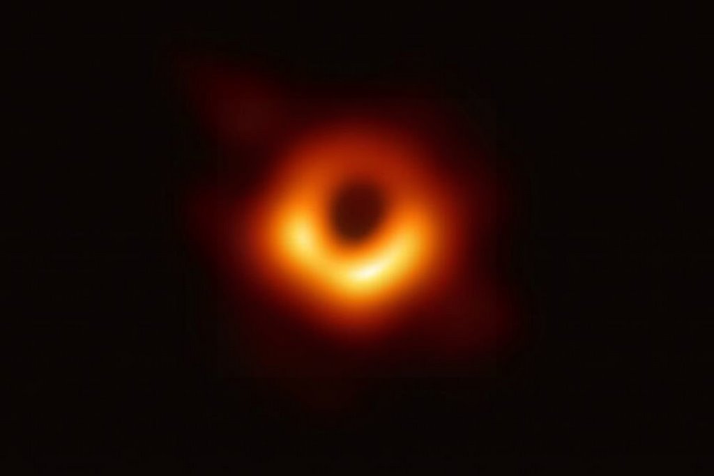 Реальный снимок черной дыры