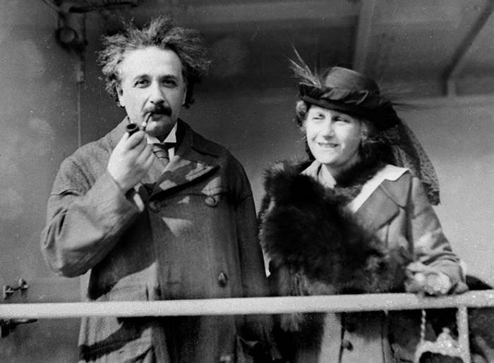 Альберте Эйнштейне с женщинами