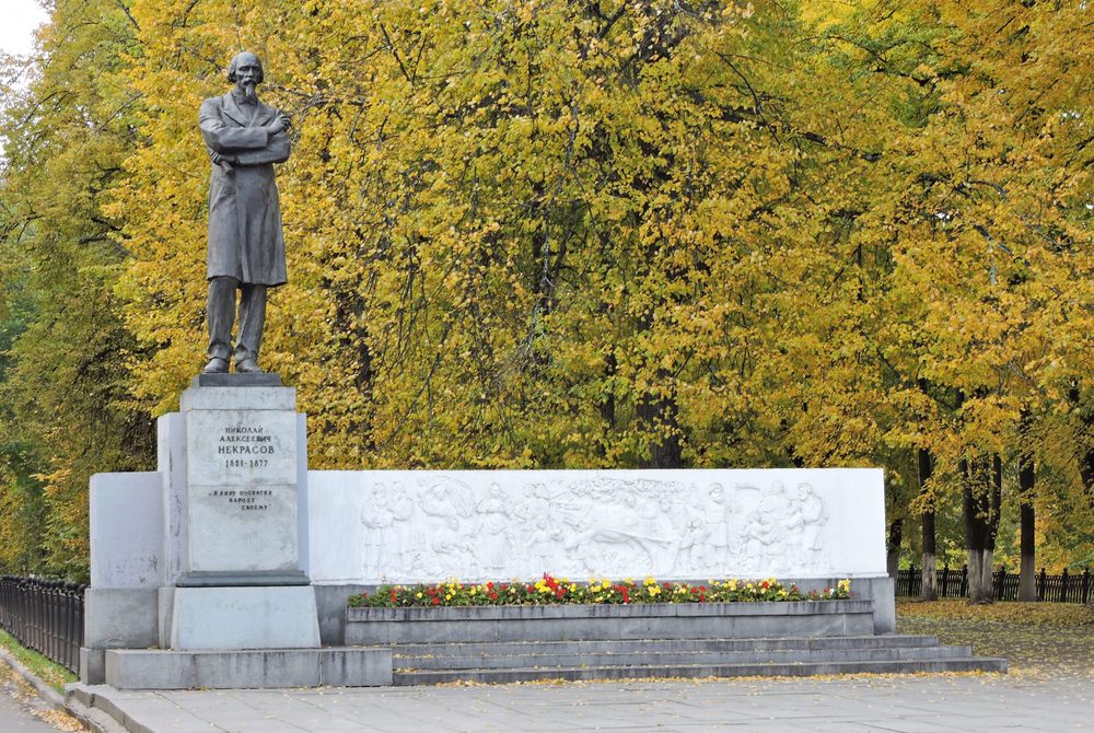 Памятник Николаю Некрасову Ярославля