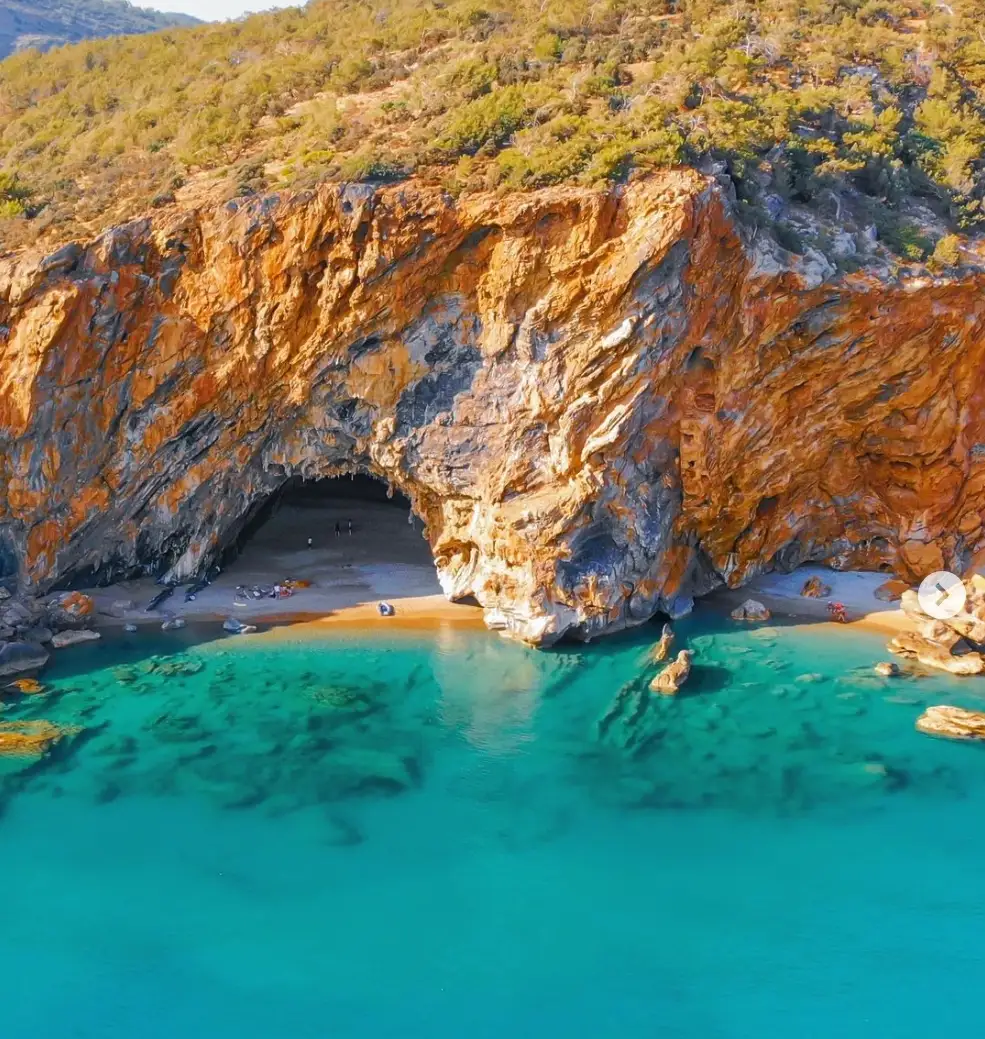 Yanışlı Beach Cave