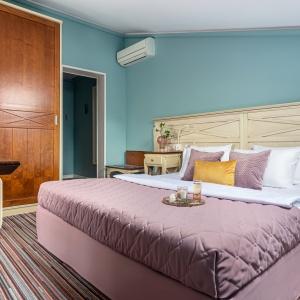 Hotel Blues