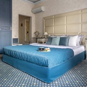 Hotel Blues