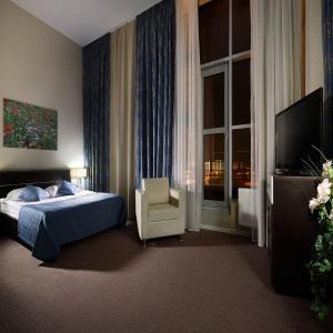 Triumph Hotel