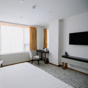 Mega Palace Hotel