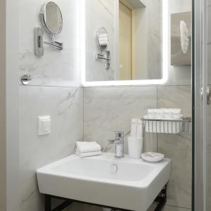 Hotel 7 Dorog