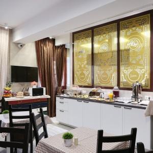Hotel 7 Dorog