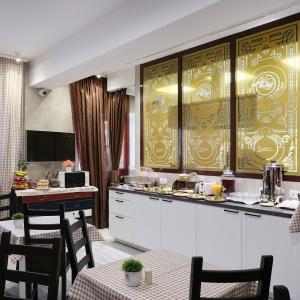 Hotel 7 Dorog