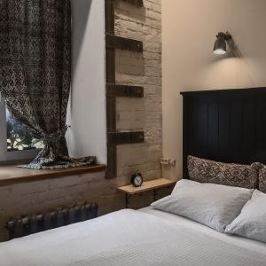 Hotel Brick Walls