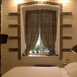Hotel Brick Walls