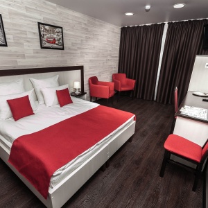 Red Fox Hotel on Shumakova 15B (f. City Fox)