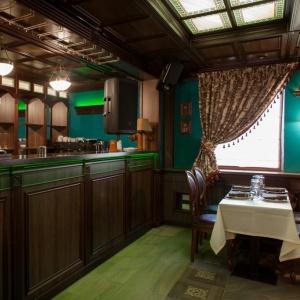 Hotel 19