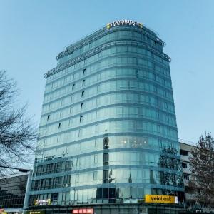 Parkside Hotel & Apartments
