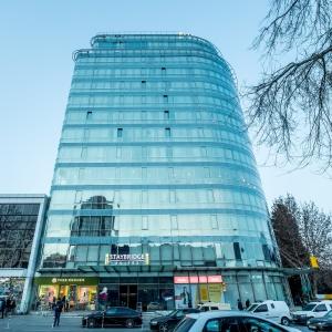 Parkside Hotel & Apartments