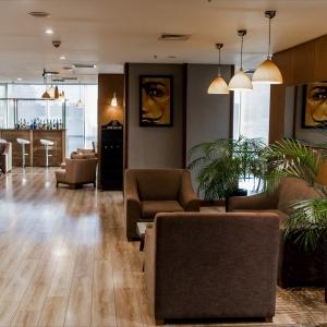 Parkside Hotel & Apartments