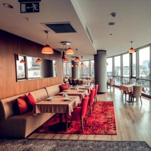 Parkside Hotel & Apartments
