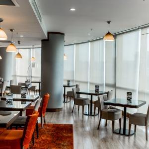 Parkside Hotel & Apartments
