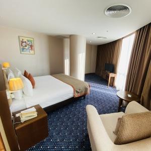 Parkside Hotel & Apartments