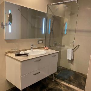 Parkside Hotel & Apartments