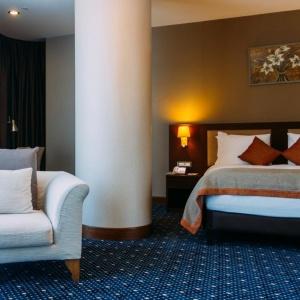 Parkside Hotel & Apartments
