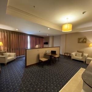 Parkside Hotel & Apartments