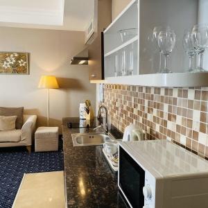 Parkside Hotel & Apartments