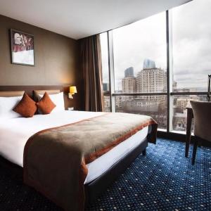Parkside Hotel & Apartments
