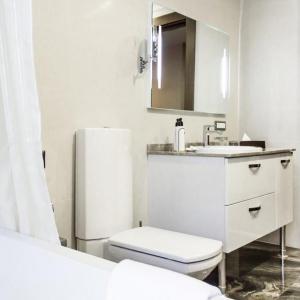 Parkside Hotel & Apartments