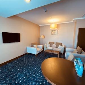 Parkside Hotel & Apartments