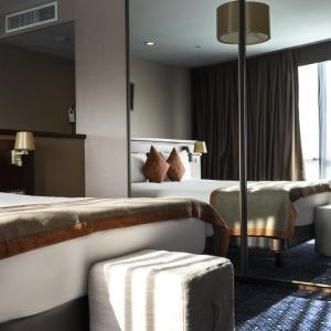 Parkside Hotel & Apartments