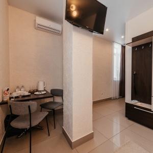 City Hotel