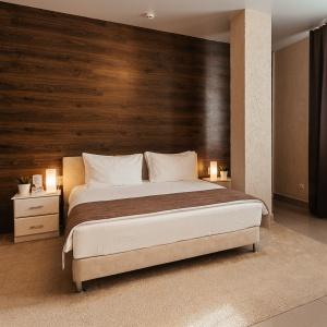 City Hotel