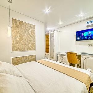 Hotel Revival