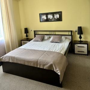 Hotel 104 Rooms