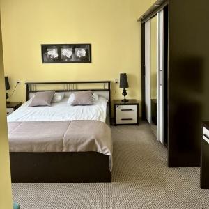 Hotel 104 Rooms