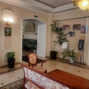 Golden Hotel