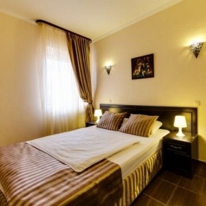 Hotel Marton Dona