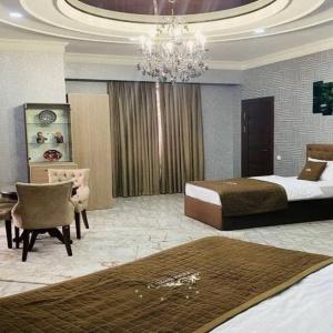 Hotel Leader