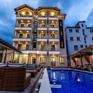 Hotel Yuzhnye Nochi
