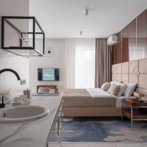 V Hotel & Rooftop