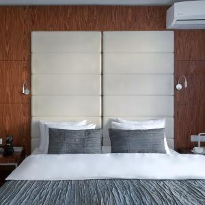 V Hotel & Rooftop