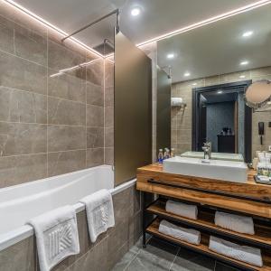 Kravt Nevsky Hotel and Spa
