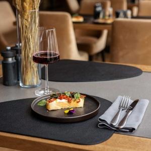 Kravt Nevsky Hotel and Spa