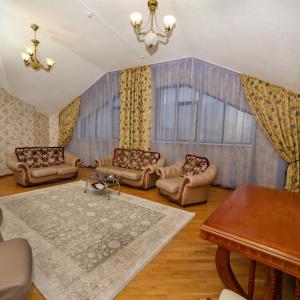 Hotel Golden Empire