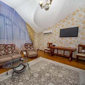 Hotel Golden Empire