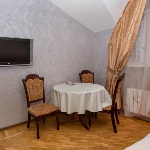 Hotel Golden Empire