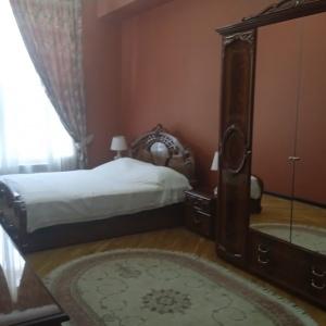 Hotel Golden Empire