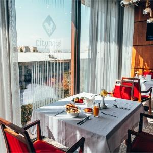 City Hotel