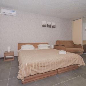 D-Hotel